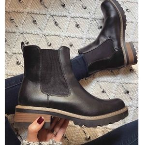 Women's Celina Chelsea Boots